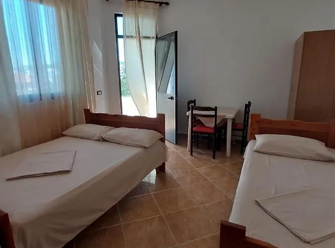 Flamuri Lägenhet Golem (Tirana)